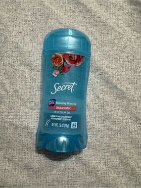 Secret Delicate Rose Clear Gel Antiperspirant Deodorant